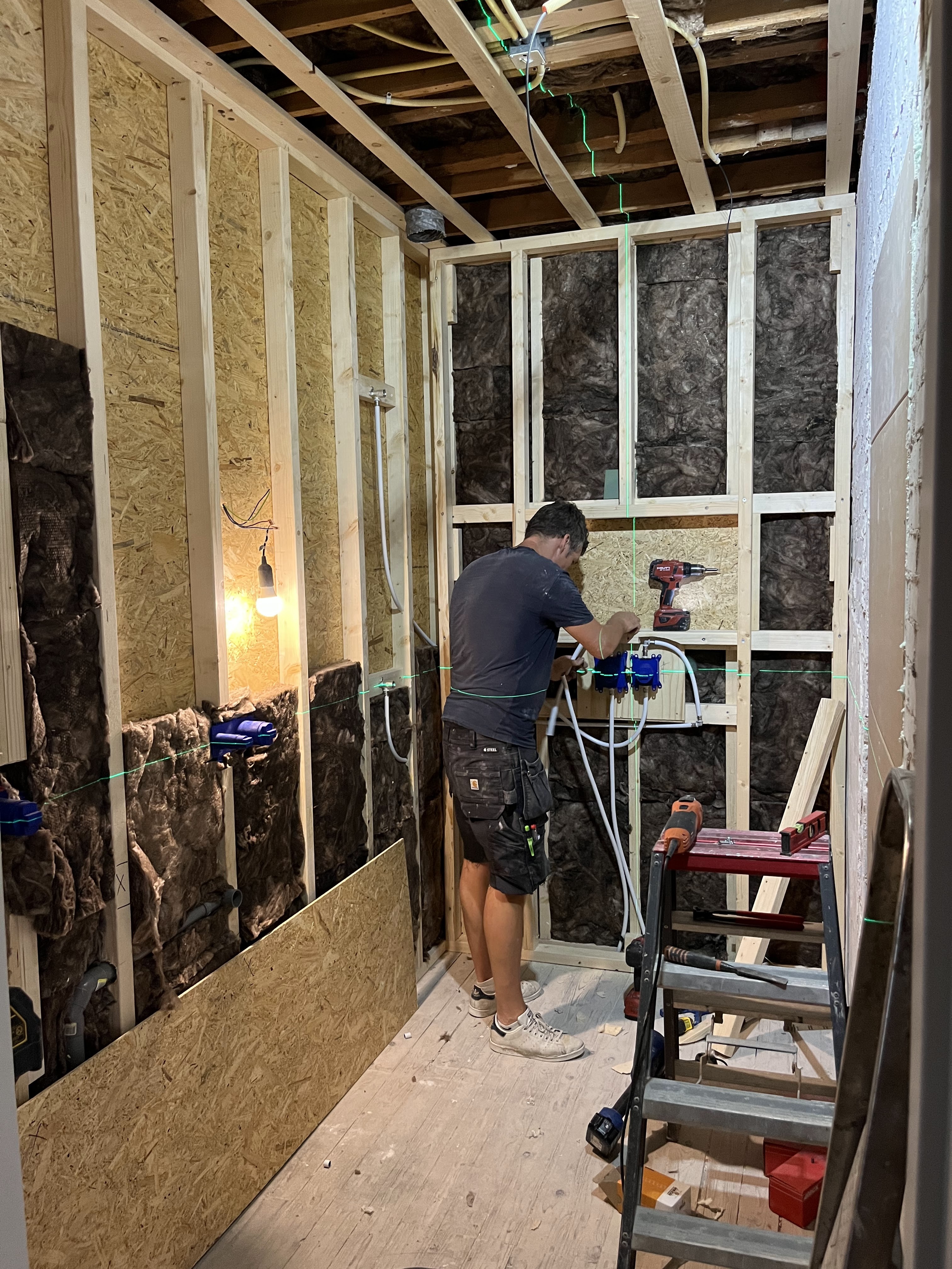 Badkamer vóór renovatie – Ohmstraat, Amsterdam